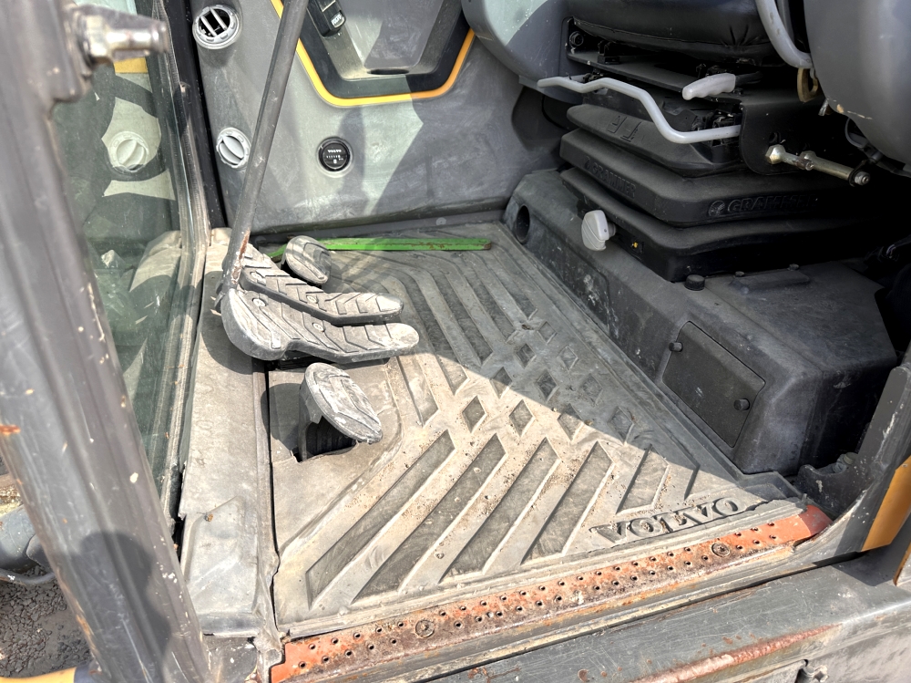 VOLVO-MIDI PELLE SUR CHENILLES ECR88D – Image 17
