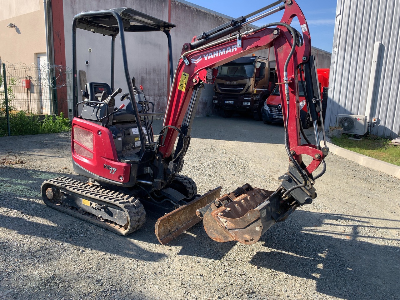YANMAR-MINI PELLE VIO17 VOIES VARAIBLES+3 GODETS – Image 3
