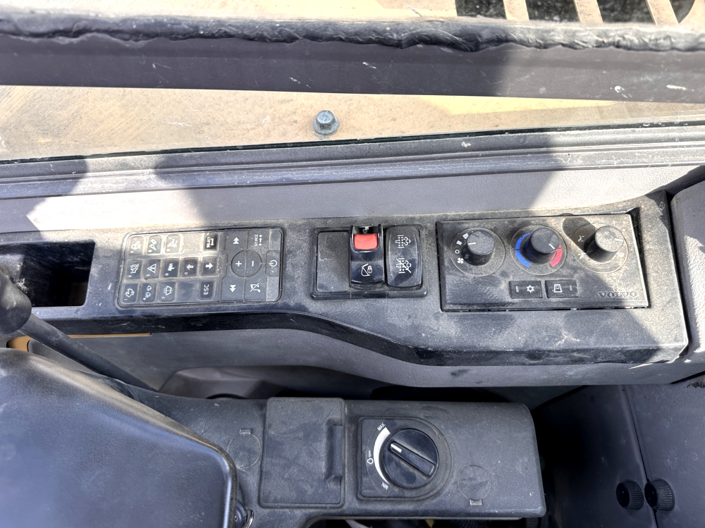 VOLVO-MIDI PELLE SUR CHENILLES ECR88D – Image 23